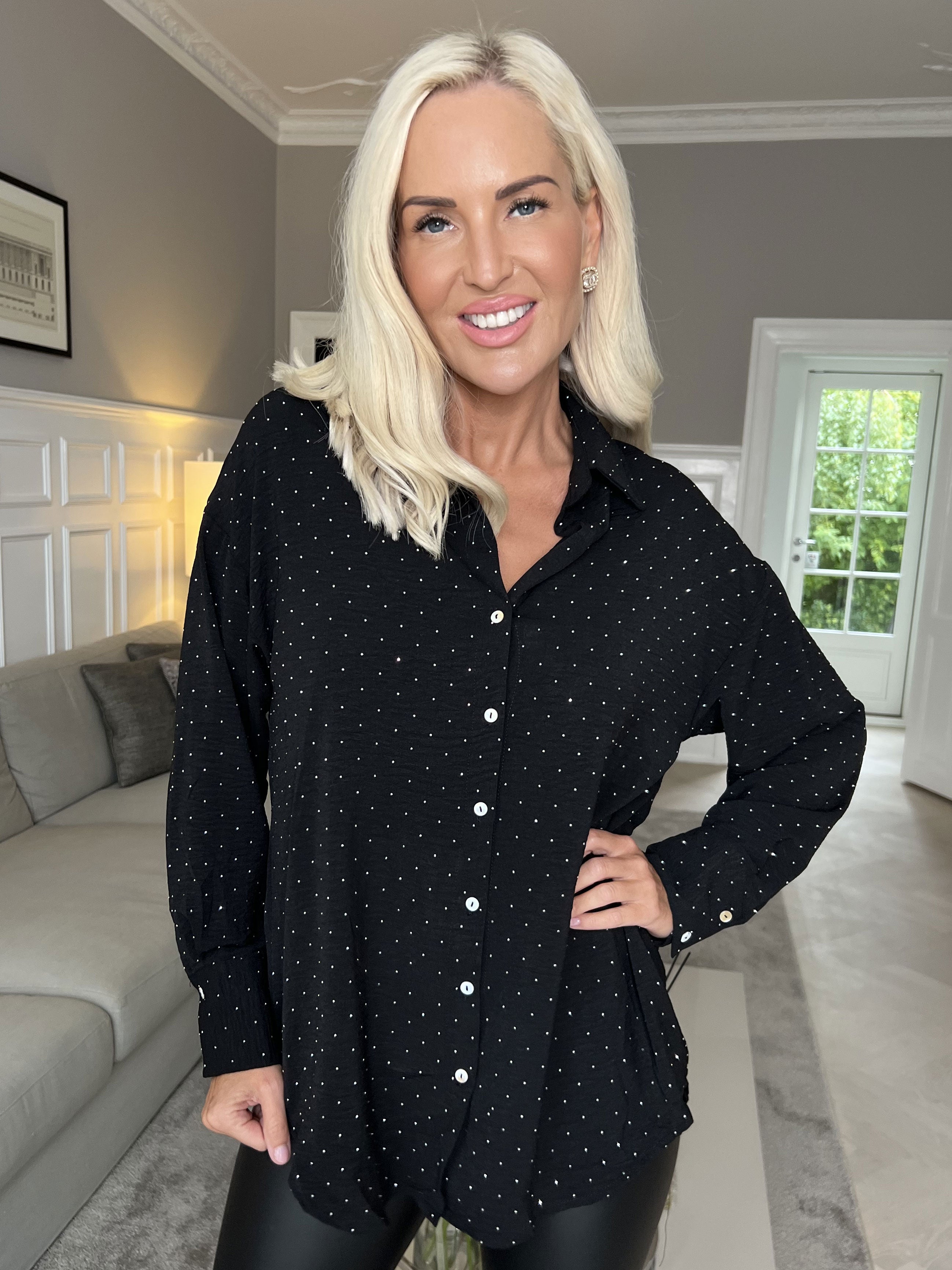 Delores - Fin skjorta dekorerad med små stenar